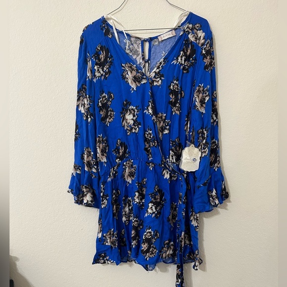 NWT Altar'd State Floral Blue Long Sleeve Romper Jumpsuit Size Large Snap Button - Picture 1 of 12